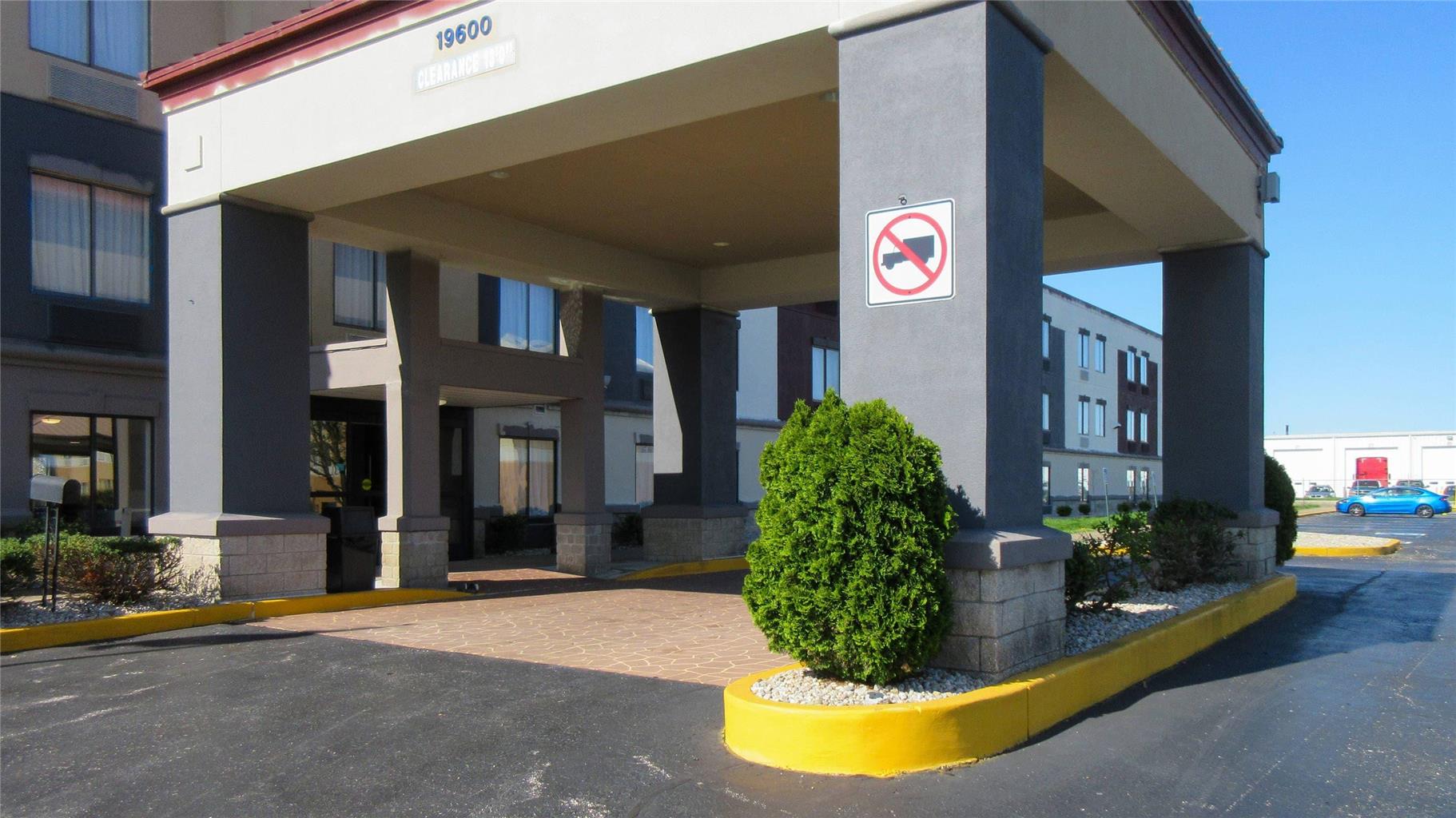 Clarion Pointe