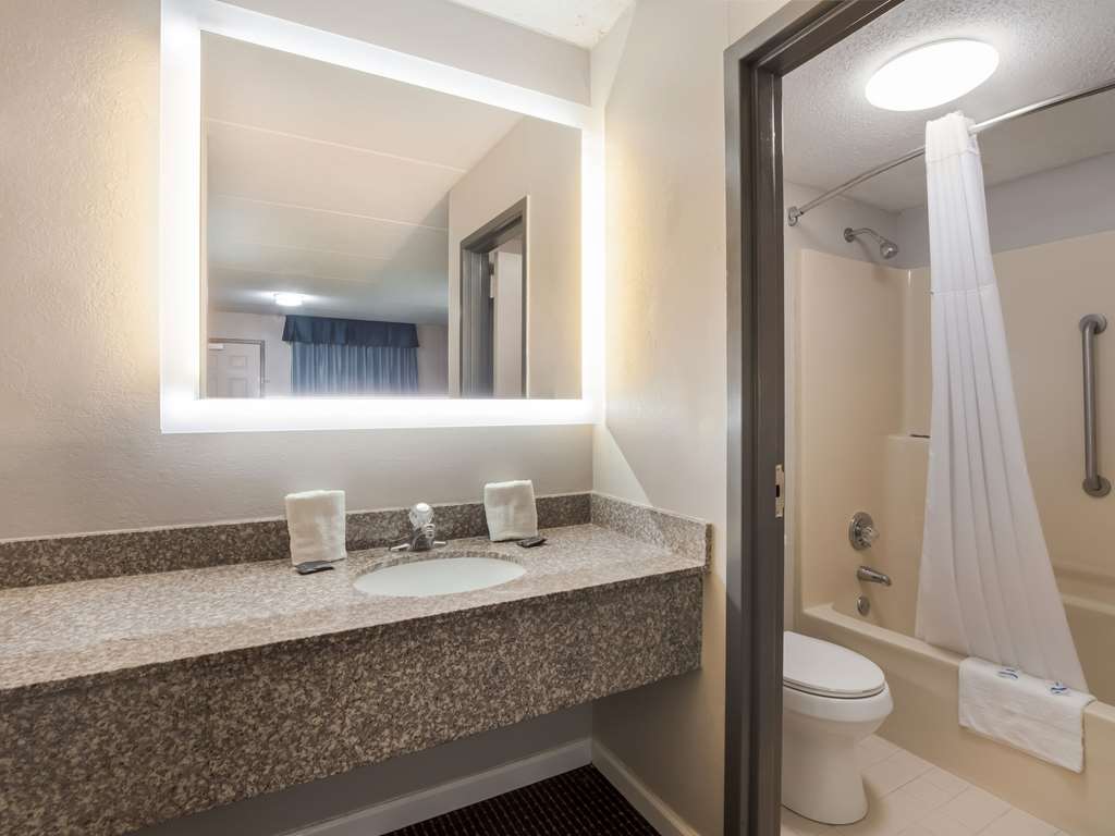 RODEWAY INN GREENWOOD-guestroom-Guest Room,Bathroom,On-Site.jpg