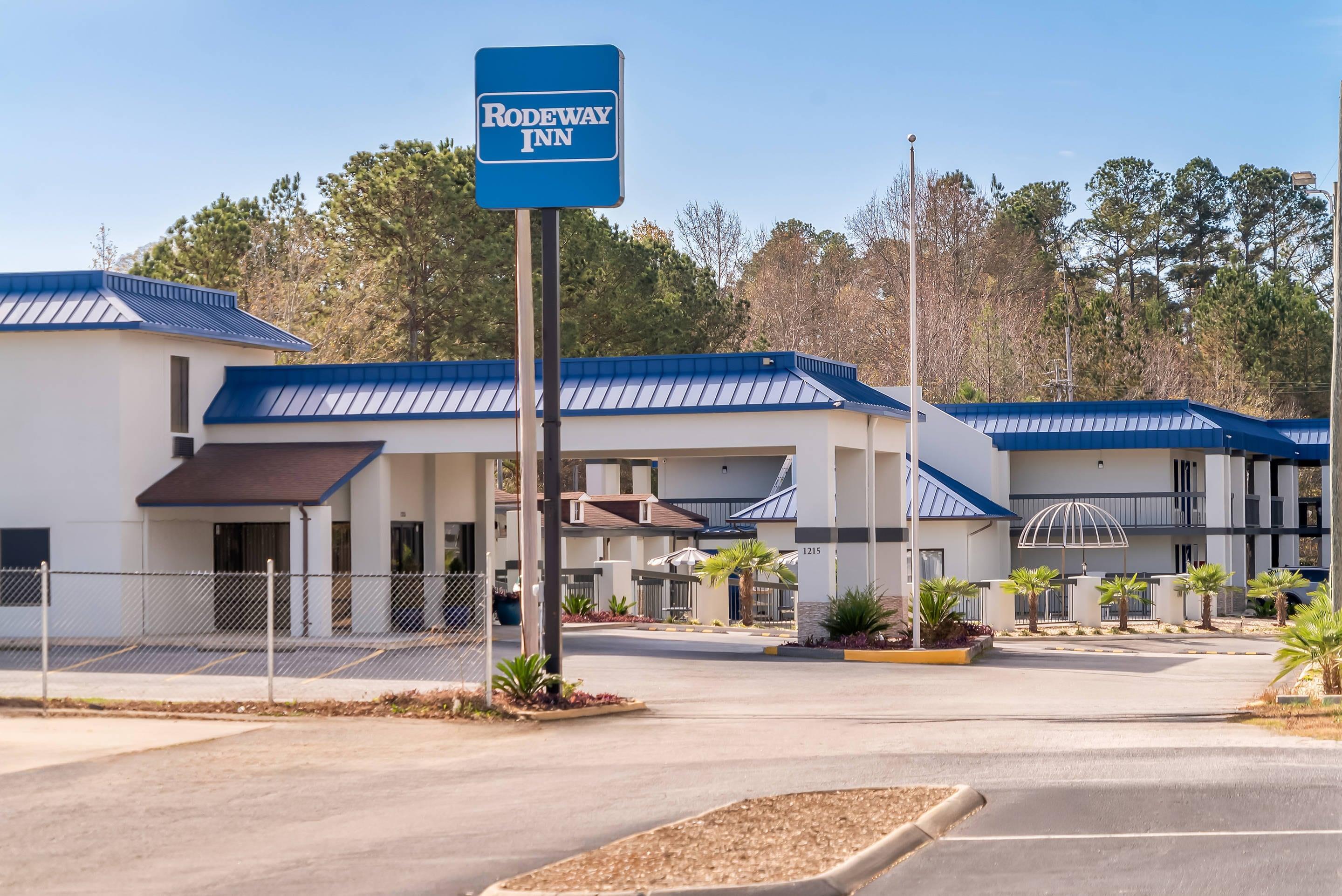 Hotel exterior | Rodeway Inn Greenwood