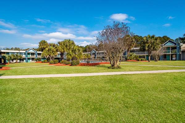  - Clarion Inn & Suites Florence - I-95, Exit 164