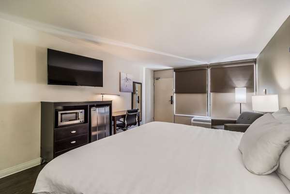  - Clarion Inn & Suites Florence - I-95, Exit 164