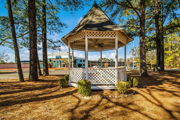  - Clarion Inn & Suites Florence - I-95, Exit 164