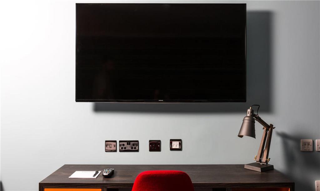 VILLAGE BRACKNELL-guestroom-Guest Room,Guest Room Amenity,On-Site.jpg