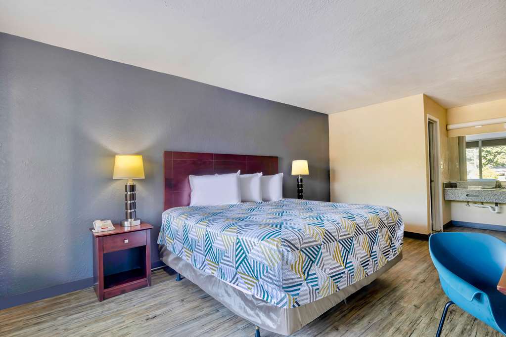 MOTEL 6 EFFINGHAM, IL-guestroom-Guest Room,Suite,On-Site.jpg