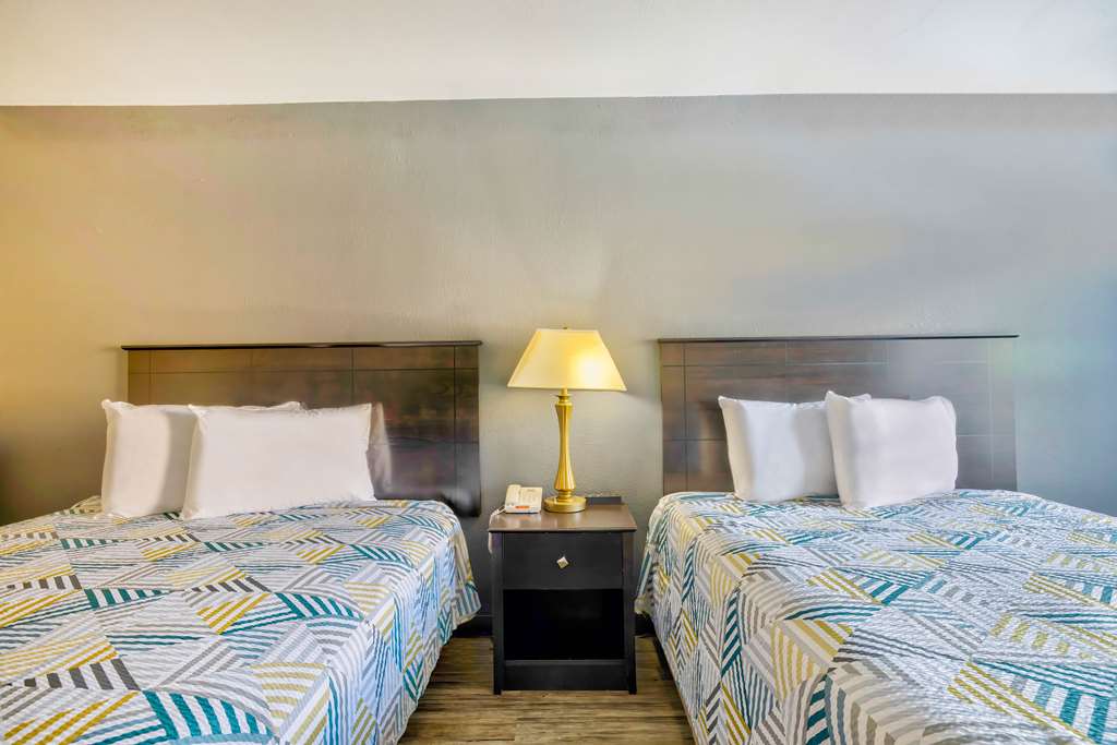 MOTEL 6 EFFINGHAM, IL-guestroom-Guest Room,On-Site.jpg