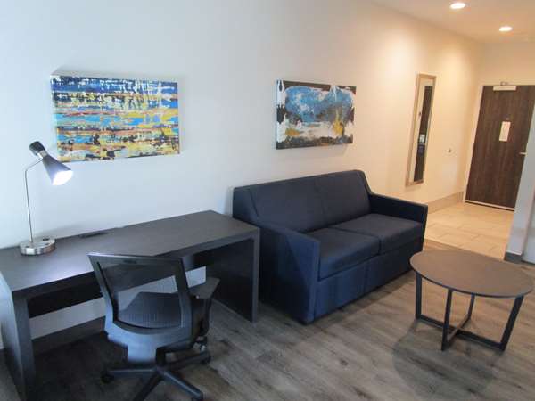 Suite - Best Western Iowa Lake Charles East Hotel - I-10, Exit 43