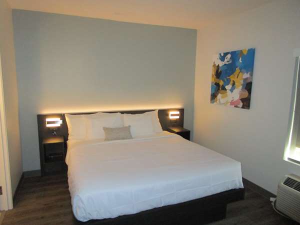 Suite - Best Western Iowa Lake Charles East Hotel - I-10, Exit 43