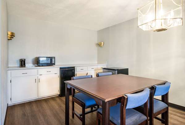 Suite - Quality Inn Clarksville