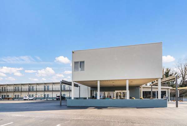 Exterior view - Quality Inn Clarksville