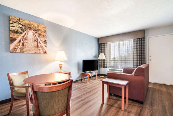 Suite - Quality Inn Clarksville
