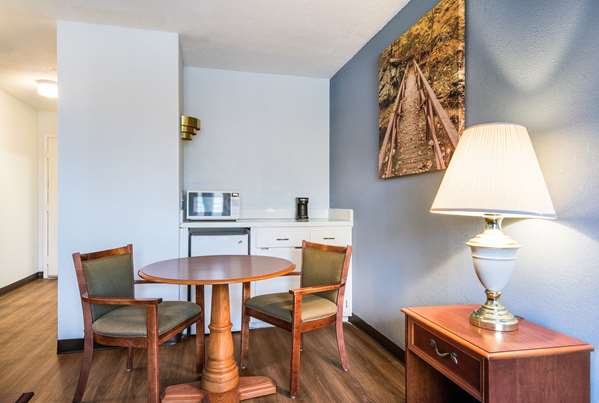 Suite - Quality Inn Clarksville