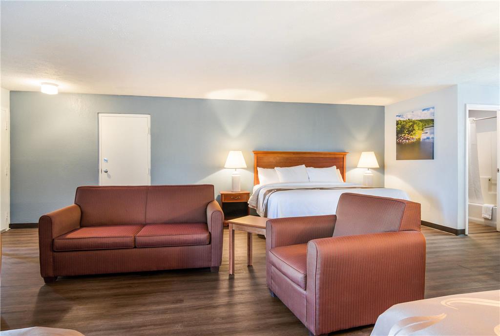 QUALITY INN - ON THE LAKE CLARKSVIL-guestroom-Guest Room,Suite,On-Site.jpg