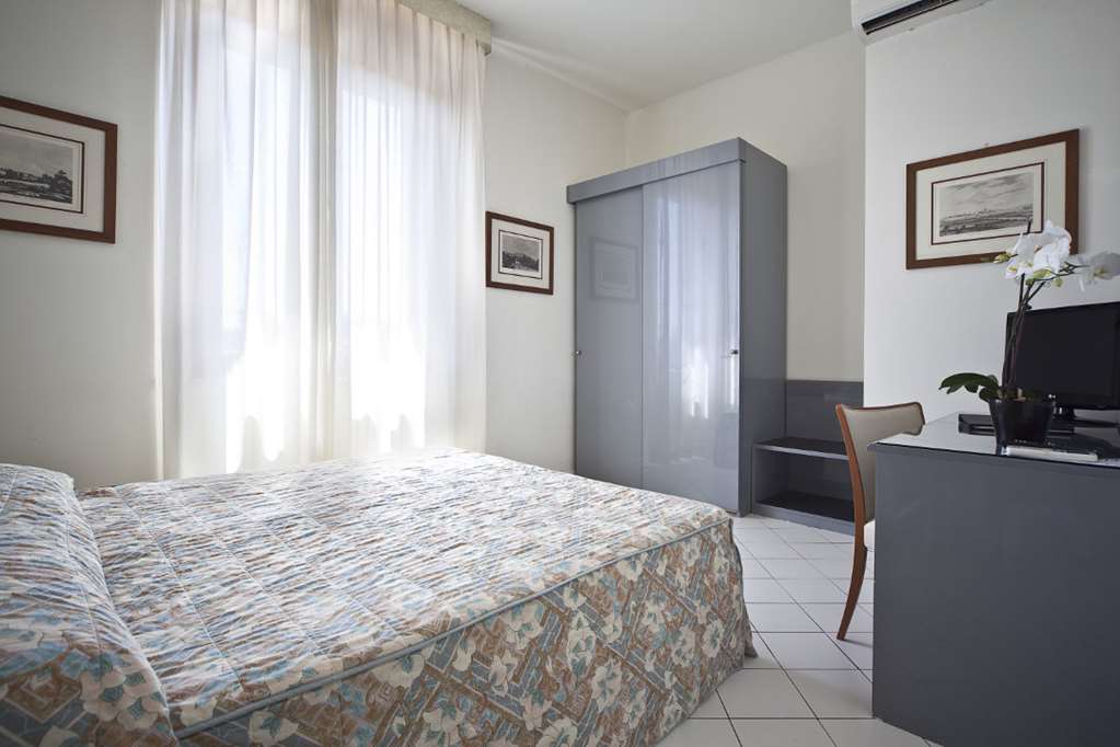 HOTEL ITALIA-guestroom-Guest Room,On-Site.jpg