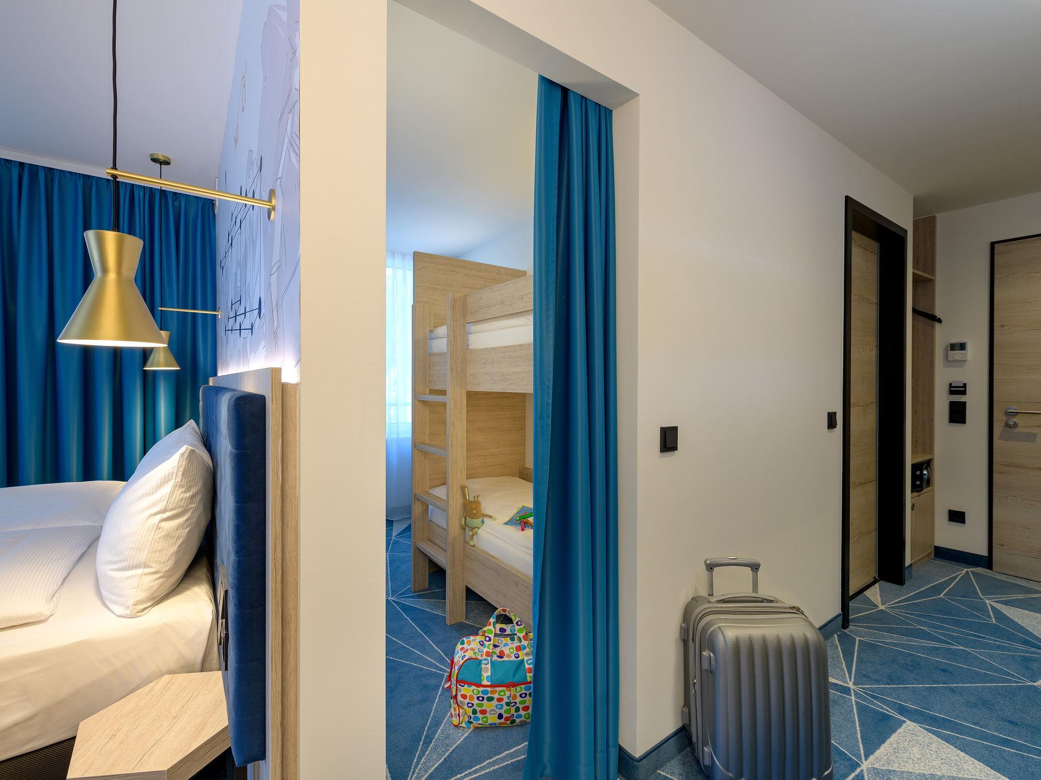 ibis Styles Bad Reichenhall Room Type - Modern Family Room with 1 double bed and 1 bunk bed