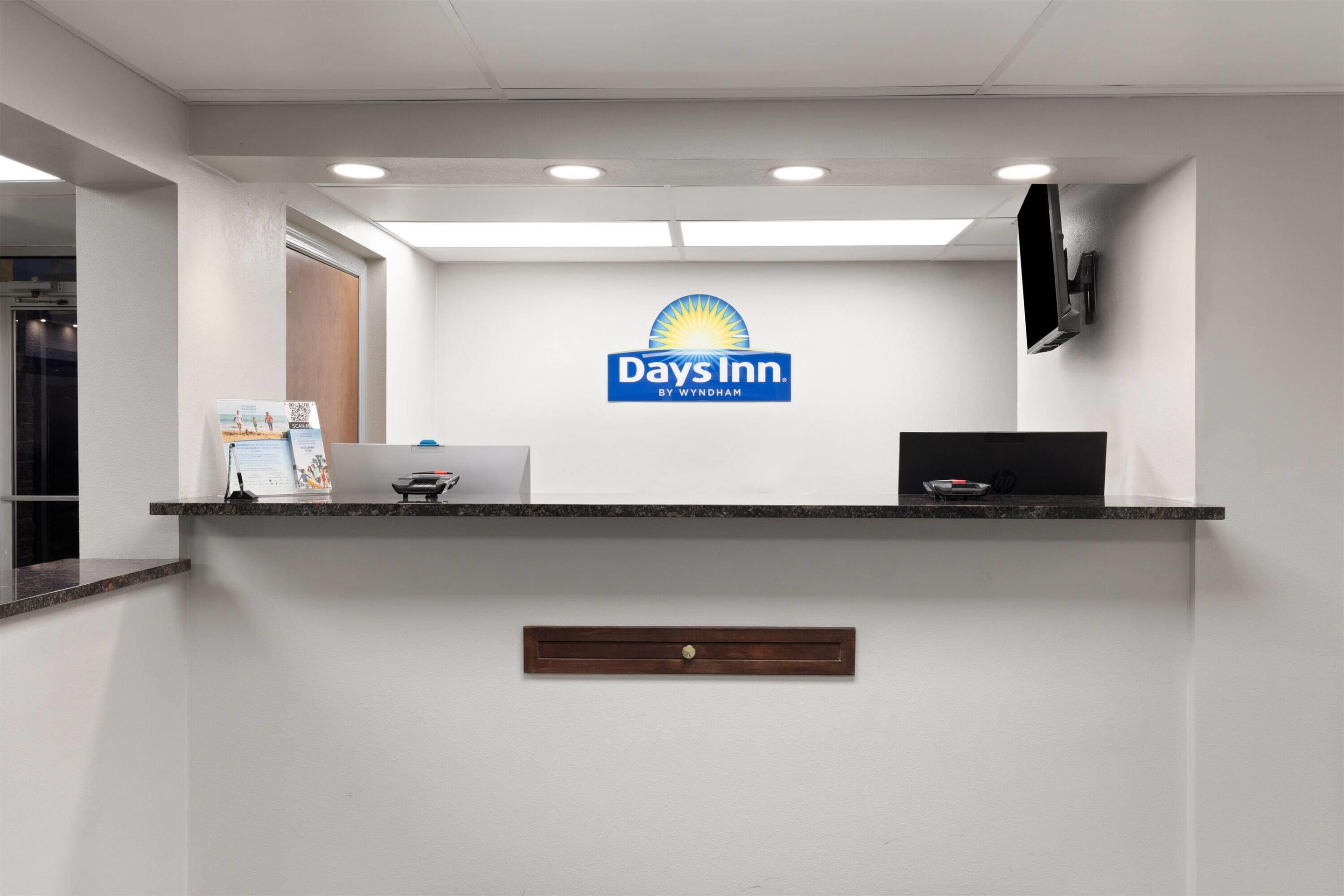 Reception | Days Inn by Wyndham Harrisonburg