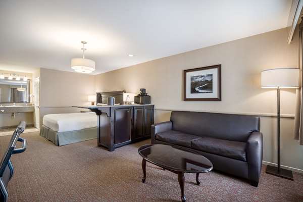  - Best Western Corona Hotel & Suites - CA 91, Exit 48