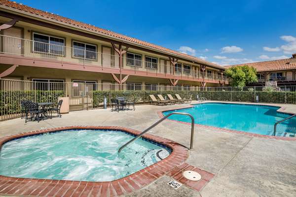 Pool - Best Western Corona Hotel & Suites - CA 91, Exit 48