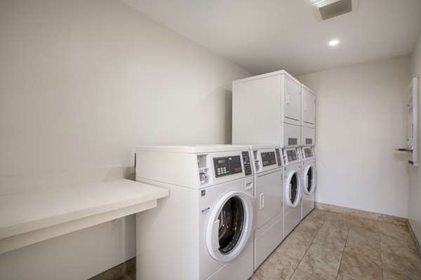  - Best Western Corona Hotel & Suites - CA 91, Exit 48