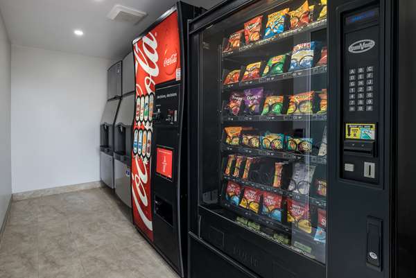  - Best Western Corona Hotel & Suites - CA 91, Exit 48