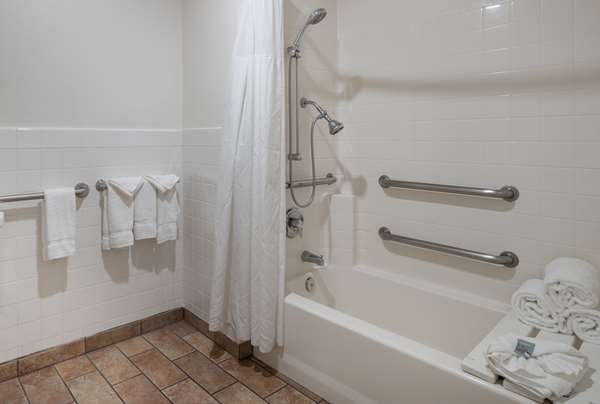  - Best Western Corona Hotel & Suites - CA 91, Exit 48