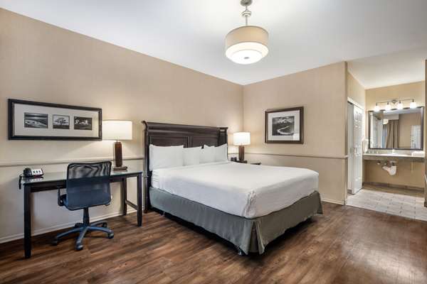  - Best Western Corona Hotel & Suites - CA 91, Exit 48