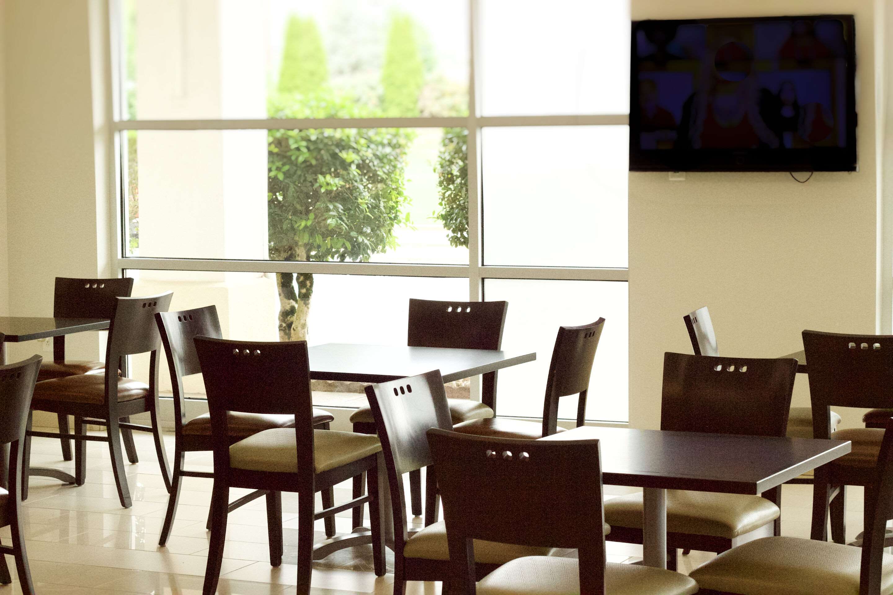 Breakfast area | Quality Inn near Chattanooga South