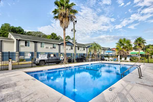 Pool - Days Inn Gateway Savannah - I-95, Exit 94