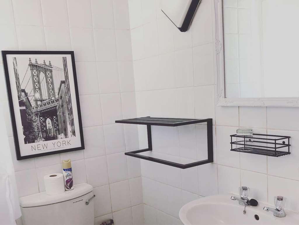 GREENFIELDS GUEST HOUSE-guestroom-Guest Room,Bathroom,On-Site.jpg