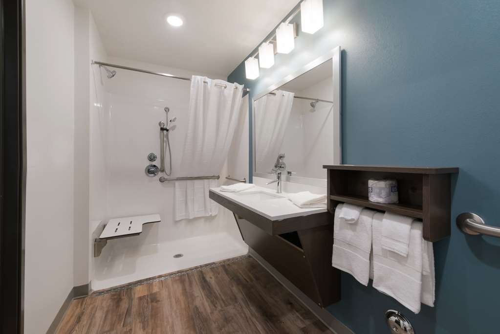 WOODSPRING SUITES PHILADELPHIA NORT-guestroom-Guest Room,Bathroom,On-Site.jpg