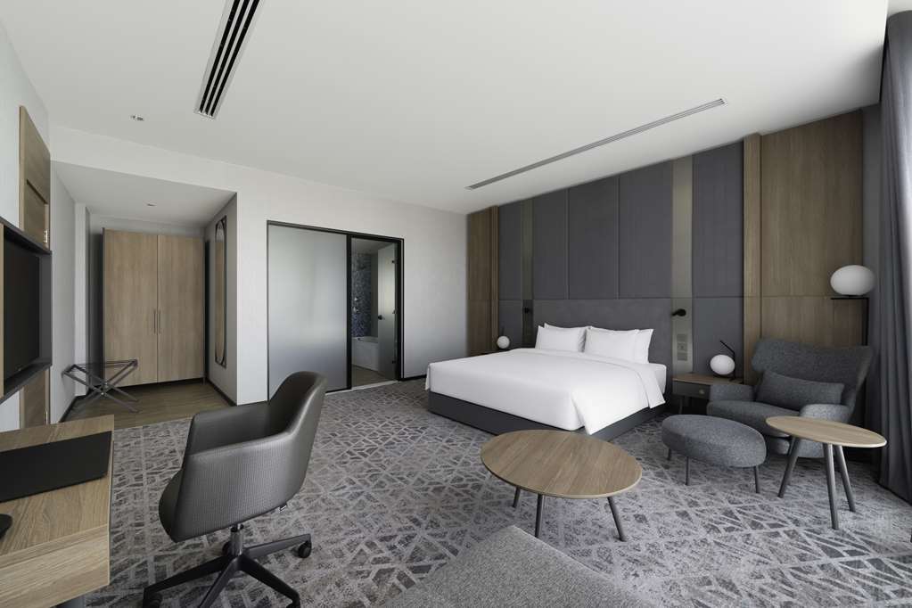 RADISSON BLU HOTEL RIYADH AL SAHAFA-guestroom-Guest Room,Suite,On-Site.jpg