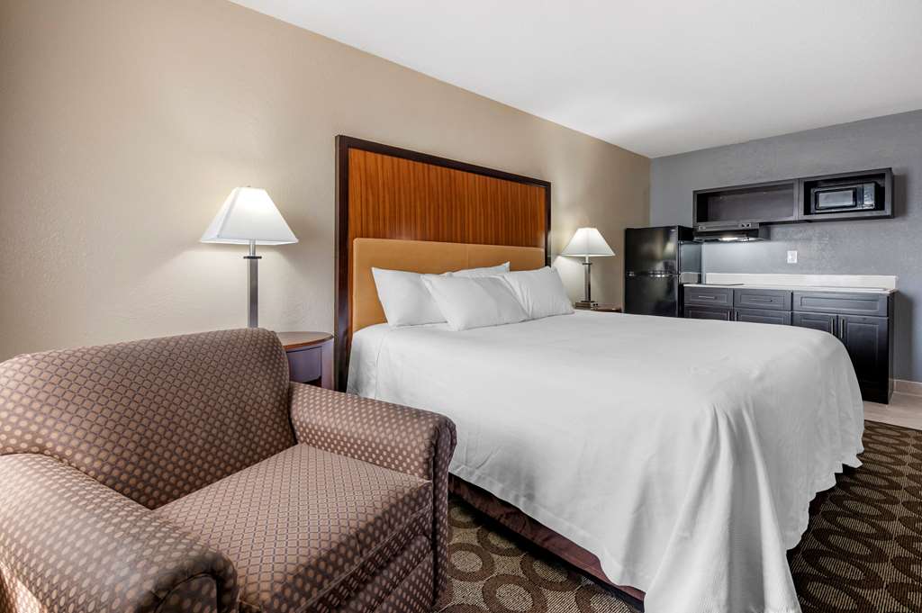 SUBURBAN STUDIOS LAFAYETTE-guestroom-Guest Room,On-Site.jpg