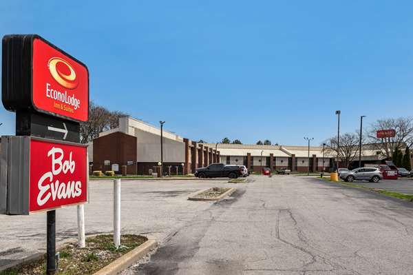 Exterior view - Suburban Studios Lafayette