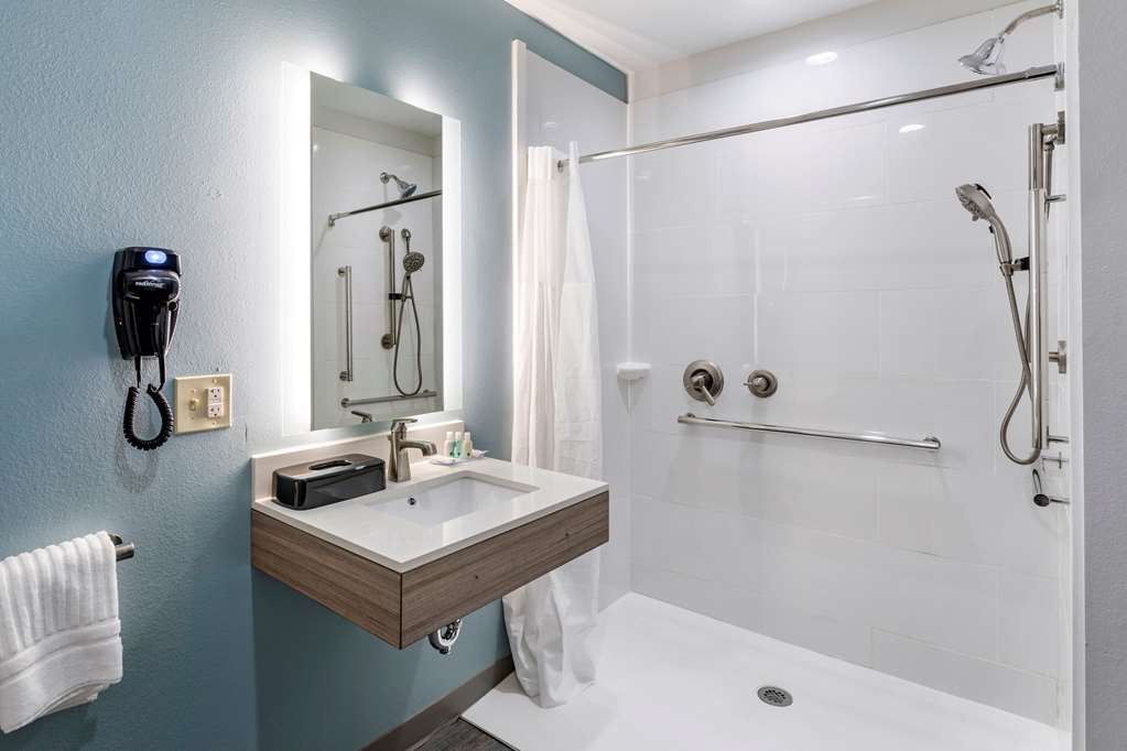QUALITY INN LEBANON - NASHVILLE ARE-guestroom-Guest Room,Bathroom,On-Site.jpg