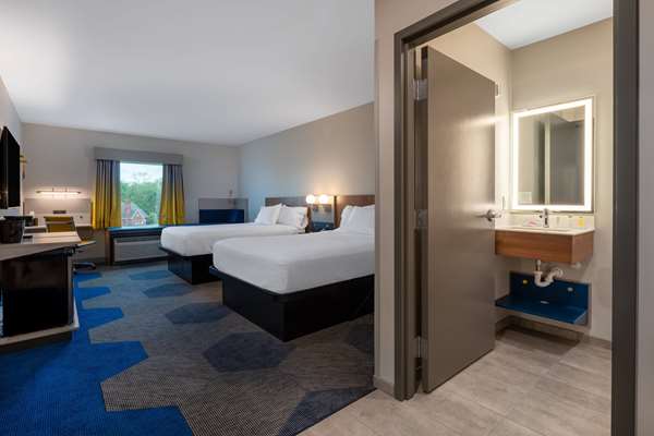  - Microtel Inn & Suites by Wyndham  Winchester