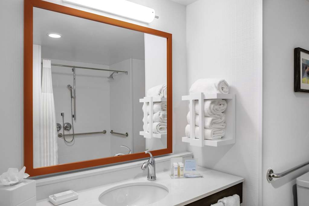 HAMPTON SUITES CEDAR PARK N AUSTIN-guestroom-Guest Room,Bathroom,On-Site.jpg