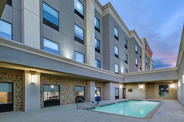 Pool - Hampton Inn & Suites Cockrell Hill Dallas - I-30, Exit 39
