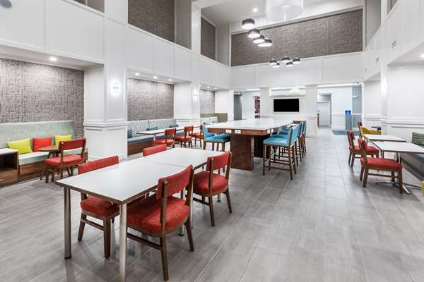  - Hampton Inn & Suites Cockrell Hill Dallas - I-30, Exit 39