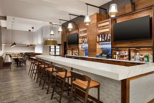 Bar - DoubleTree by Hilton Hotel Dublin
