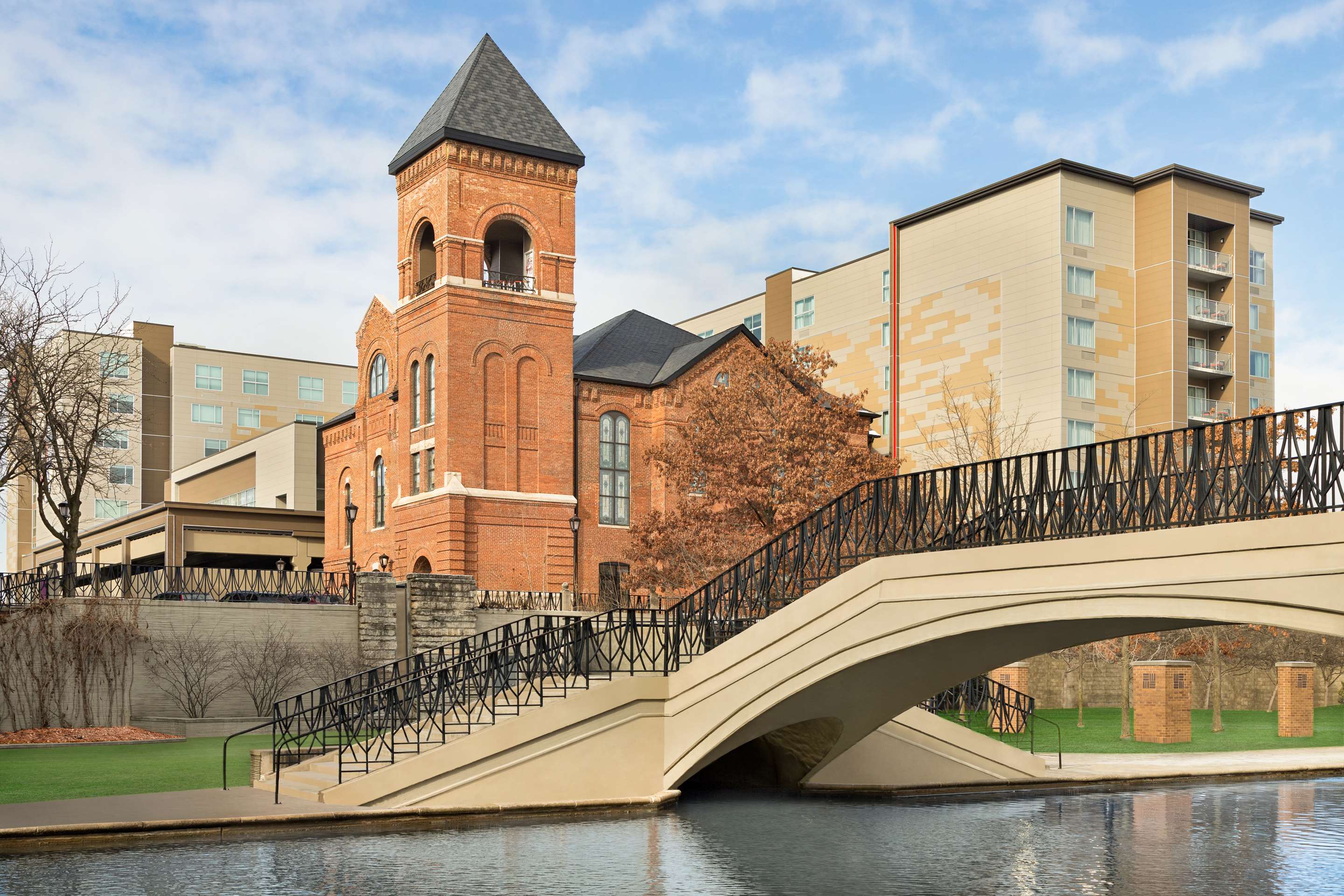 Exterior | Homewood Suites by Hilton Indianapolis Downtown IUPUI