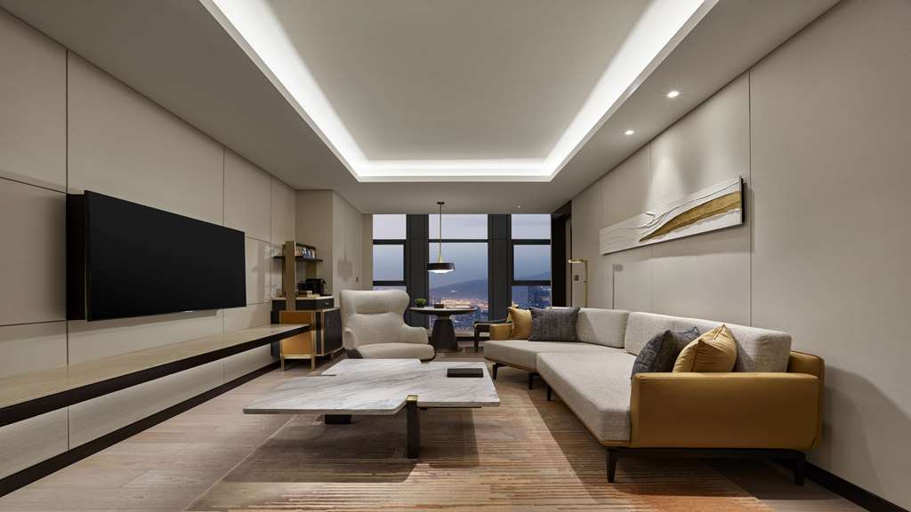 Hilton Lanzhou City Center Room Type - KING DELUXE SUITE