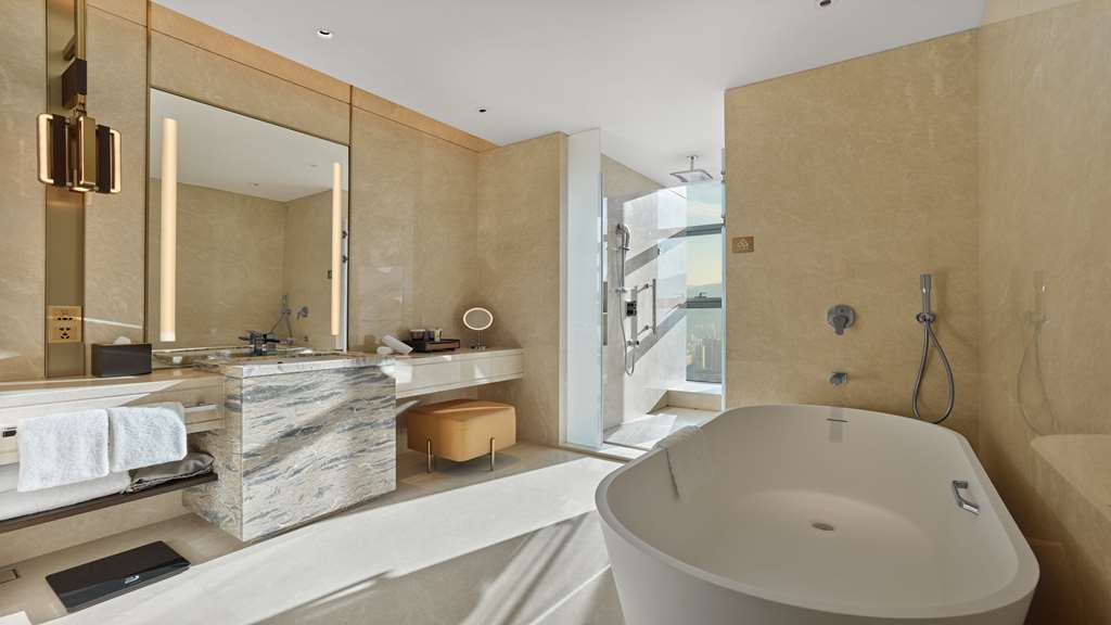 Hilton Lanzhou City Center Room Type - KING SUPERIOR ROOM