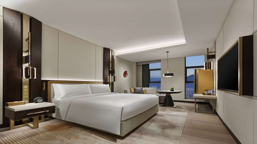 Hilton Lanzhou City Center Room Type - KING DELUXE ROOM