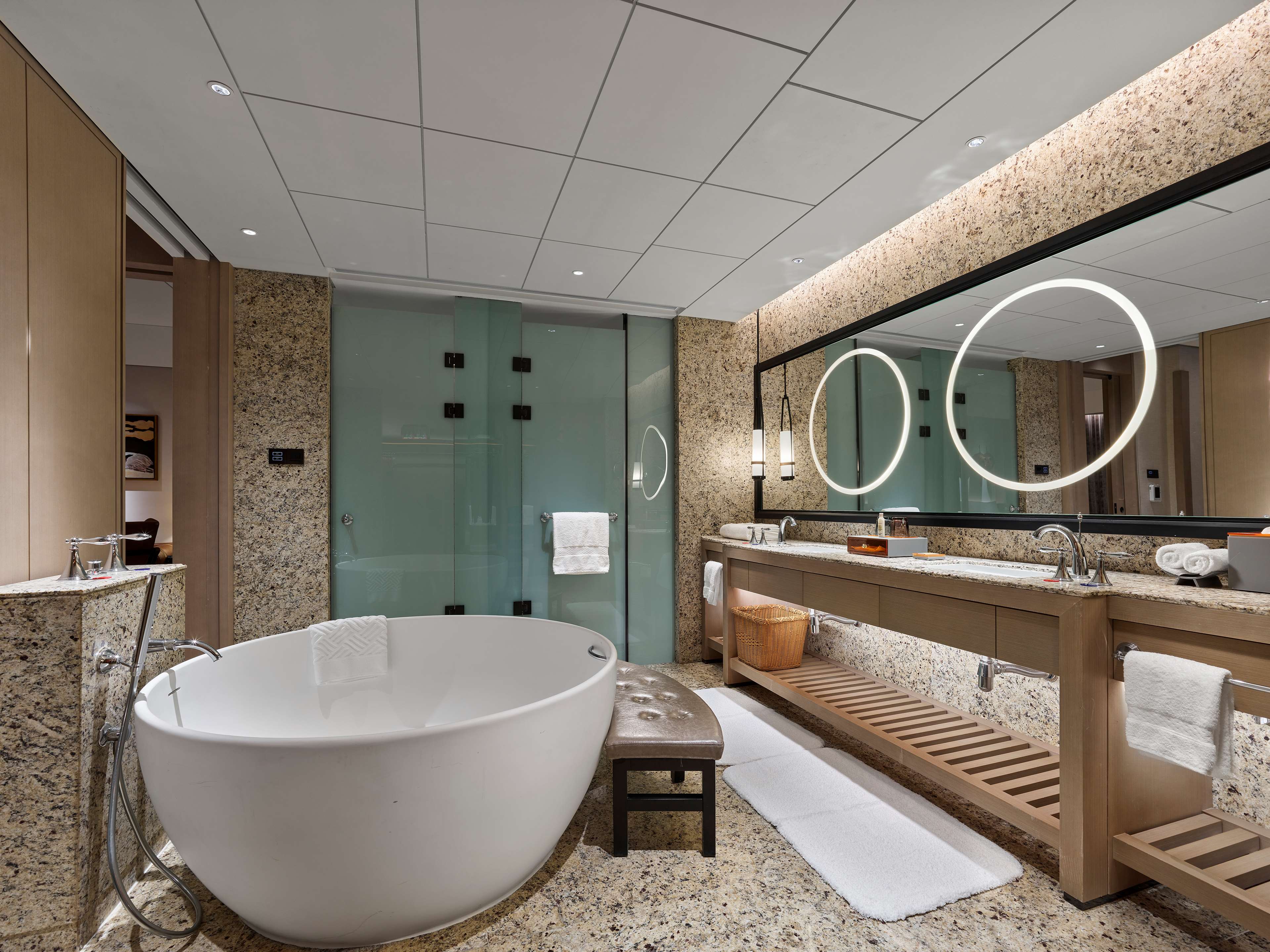 Hilton Shigatse Room Type - KING DELUXE SUITE