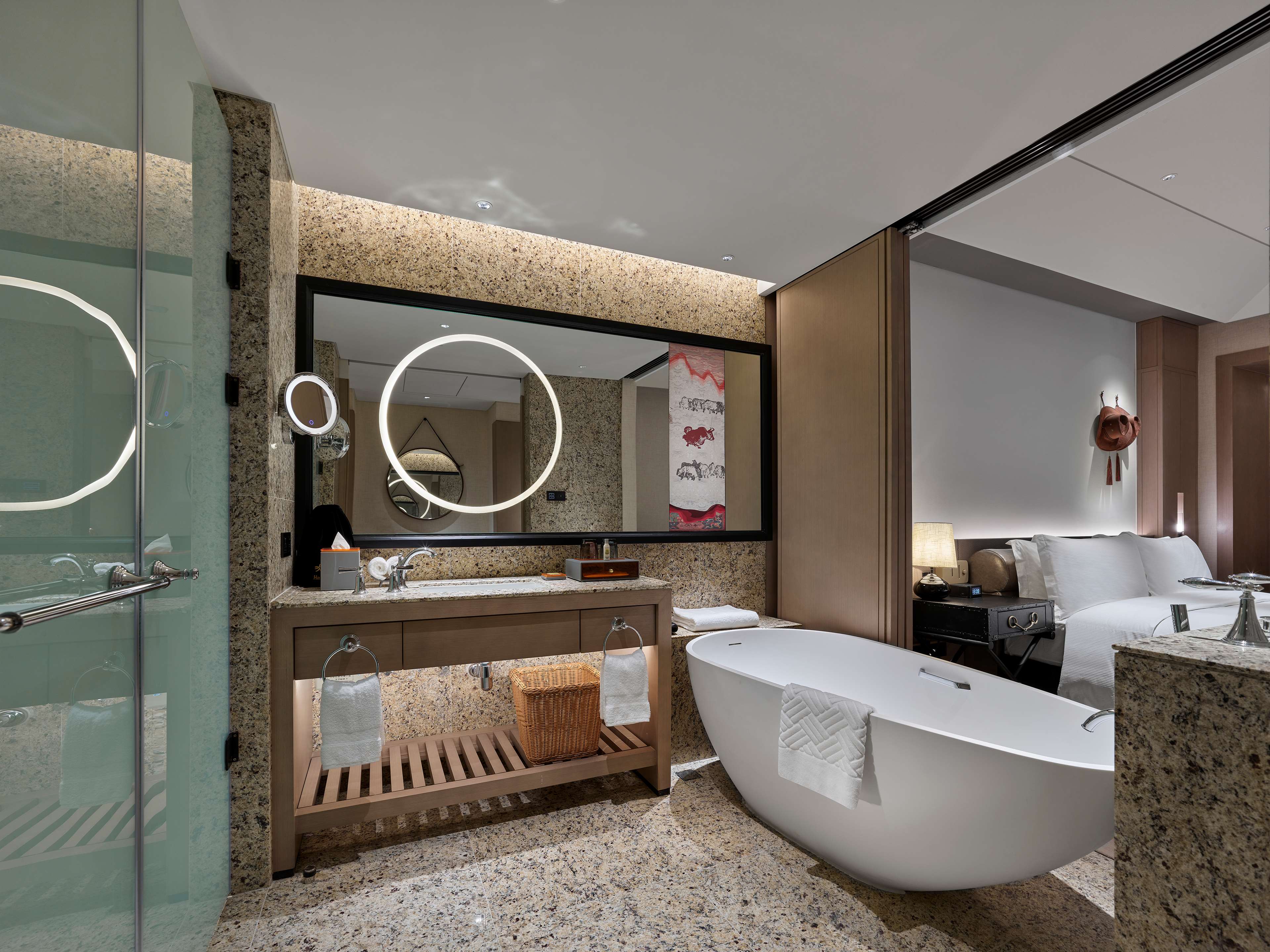 Hilton Shigatse Room Type - KING GUEST RM W COURTYARD