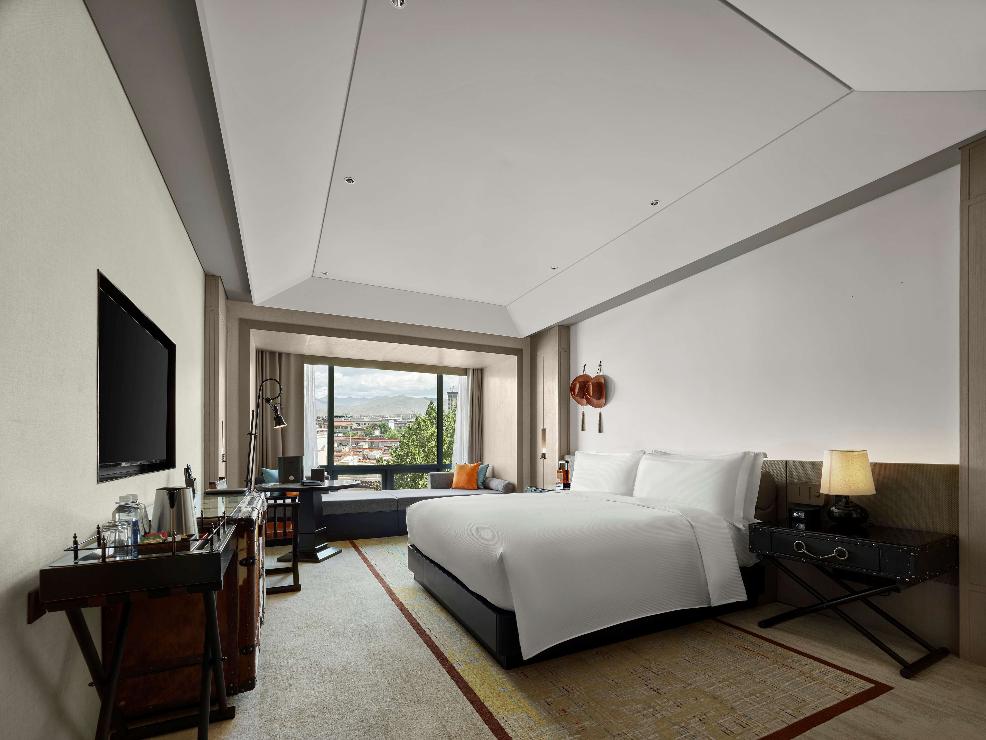 Hilton Shigatse Room Type - KING GUEST ROOM W BALCONY