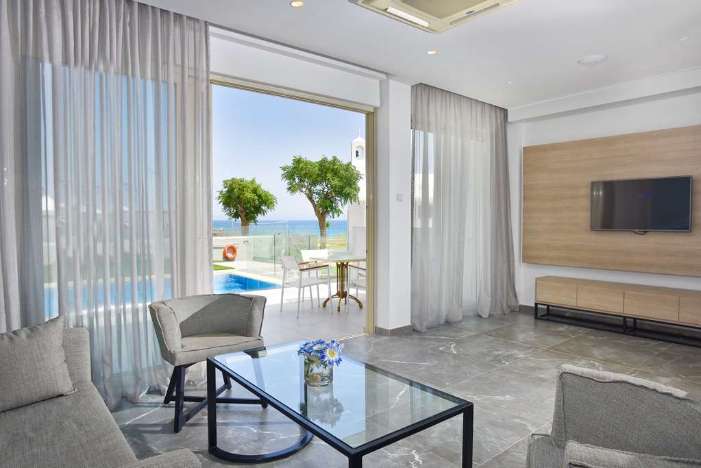 PERNERA BEACH HOTEL-guestroom-Guest Room,Guest Room Amenity,Suite,On-Site.jpg