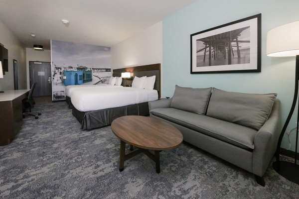  - La Quinta Inn & Suites near Wharf Santa Cruz