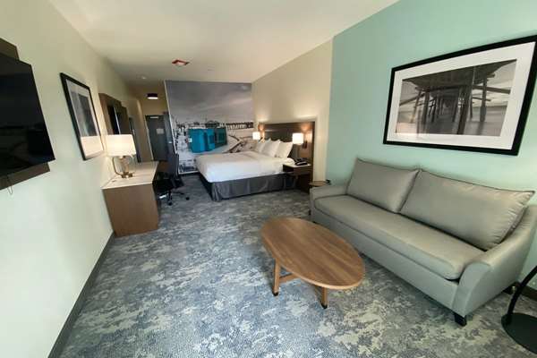  - La Quinta Inn & Suites near Wharf Santa Cruz
