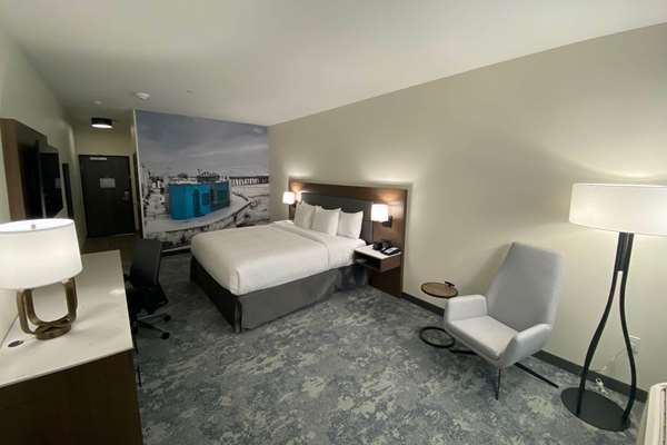  - La Quinta Inn & Suites near Wharf Santa Cruz