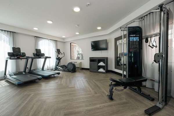 Fitness/ Exercise Room - La Quinta Inn & Suites near Wharf Santa Cruz